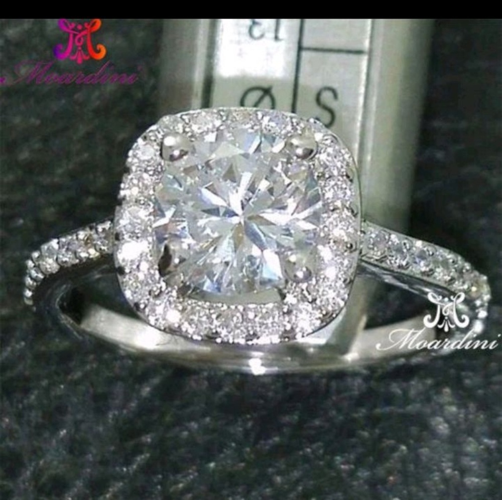 SOLD🔥Sparkly Platinum CZ Ring! - Picture 4 of 4